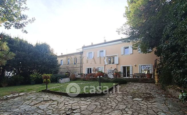 Villa in residenziale in 
