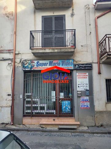 Attivitã /licenza (con o senza mura) in commerciale in Via Napoli