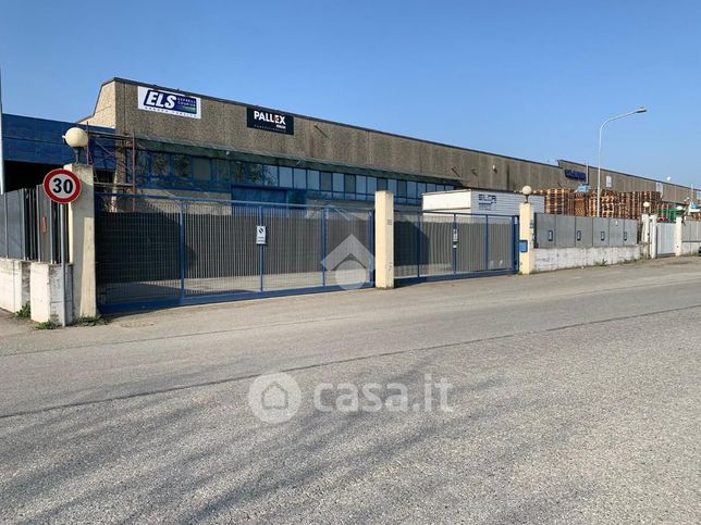 Capannone in commerciale in Via Venezia 34