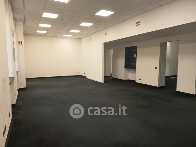 Ufficio in commerciale in Via Antonio Canova 19 /A