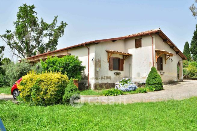 Villa in residenziale in Via Appia Nord