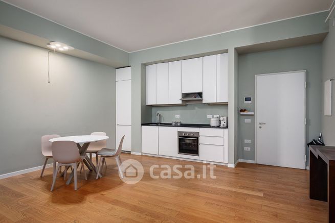 Appartamento in residenziale in Viale Montello 6