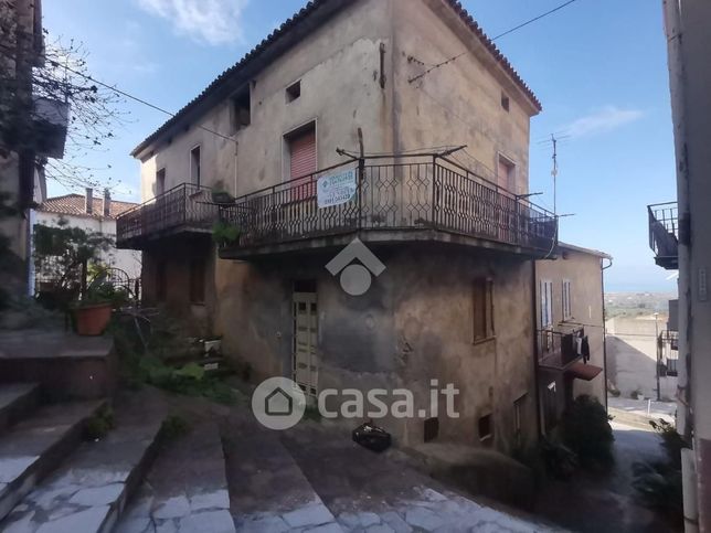 Casa bi/trifamiliare in residenziale in Corso Cipollina