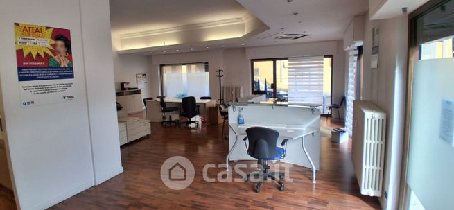 Ufficio in commerciale in Via Don Angelo Perego 4