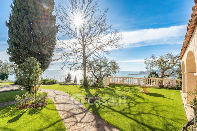 Villa in residenziale in Salita San Martino