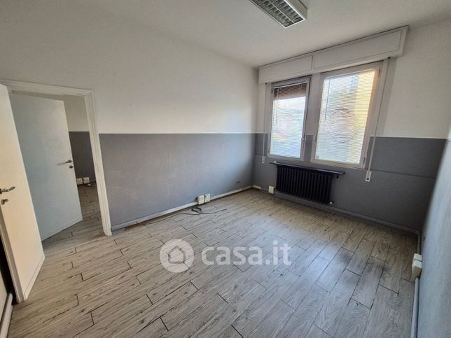 Ufficio in commerciale in Via di Ripoli