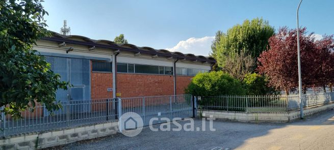 Capannone in commerciale in Via degli Operai 1