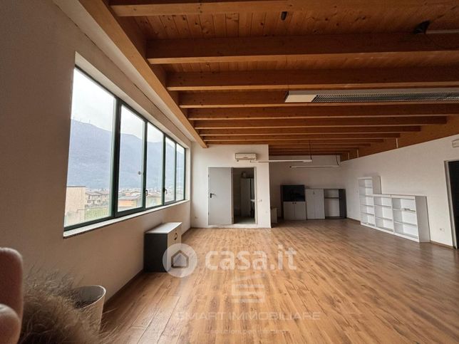 Capannone in commerciale in Via Carpen