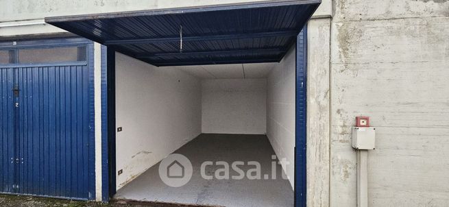Box/posto auto in residenziale in Via Roma
