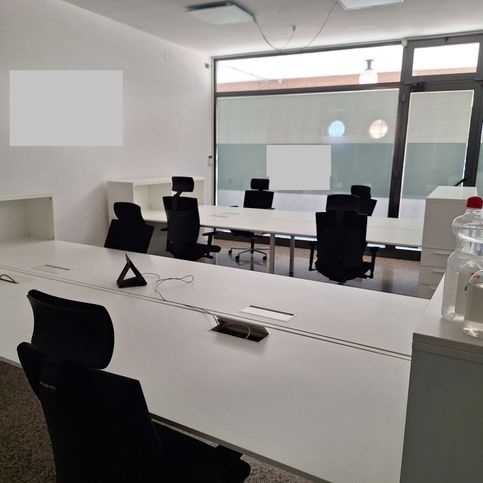 Ufficio in commerciale in Via Claudia