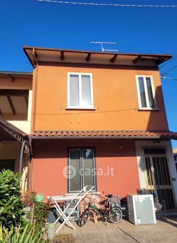 Casa indipendente in residenziale in Via Circondaria Ovest 26