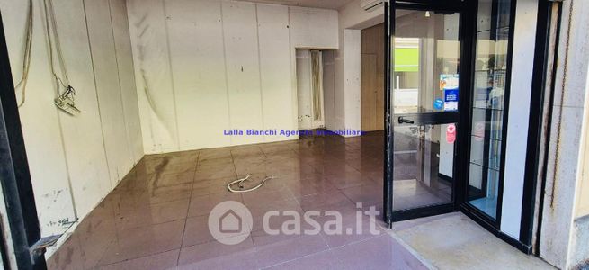 Negozio/locale commerciale in commerciale in Via Padre Massimiliano Kolbe