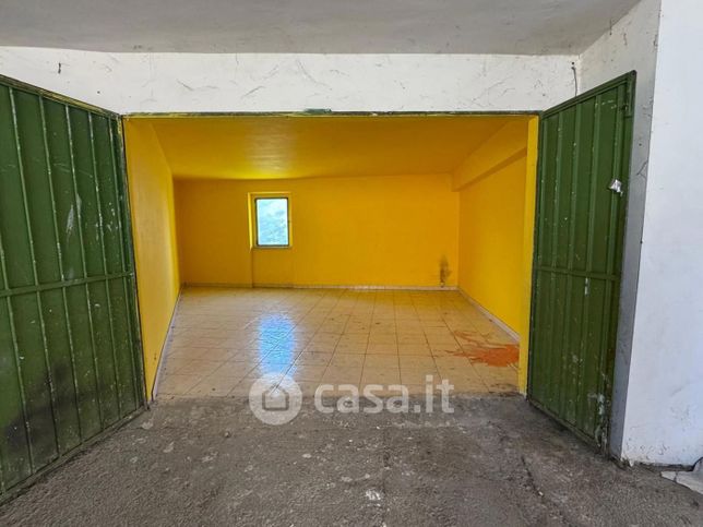 Box/posto auto in residenziale in Via Orientale 8 -27
