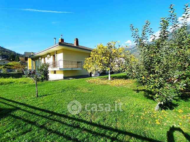 Villa in residenziale in Frazione Clos-Savin 34