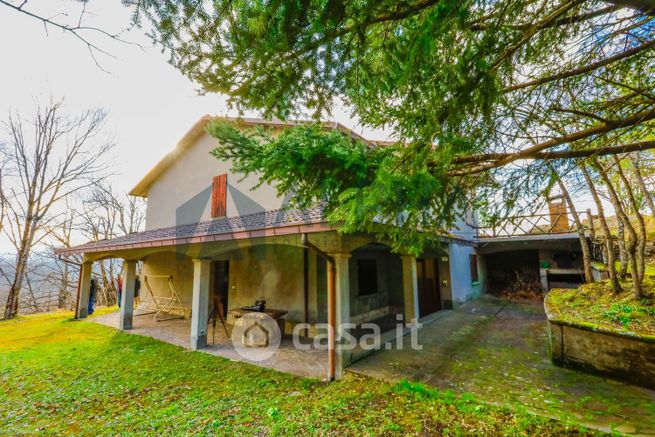 Casa bi/trifamiliare in residenziale in Via Monte Busca
