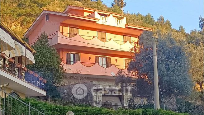 Casa bi/trifamiliare in residenziale in Strada A. San Pietro 174
