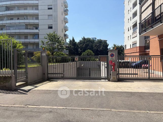 Box/posto auto in residenziale in Via Carmagnola 19