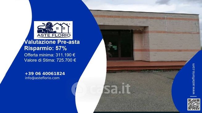 Capannone in commerciale in Strada della Cisa 69