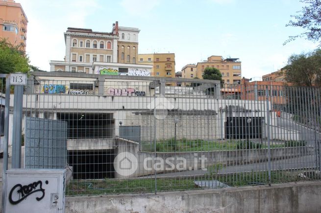 Garage/posto auto in residenziale in Viale dei Quattro Venti 121