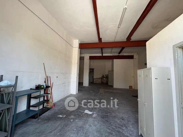 Capannone in commerciale in Via G. Freccero