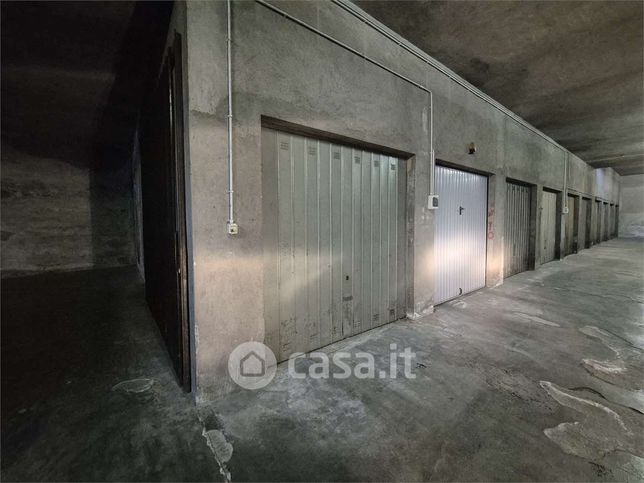 Garage/posto auto in residenziale in Via de Rubeis