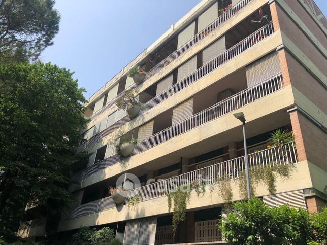 Ufficio in commerciale in Via Francesco Baracca 10