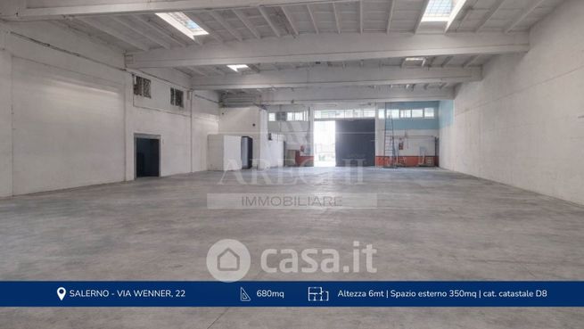 Capannone in commerciale in Via Roberto Wenner 22