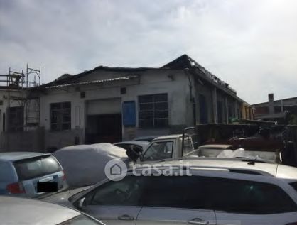 Capannone in commerciale in Via Parini 12
