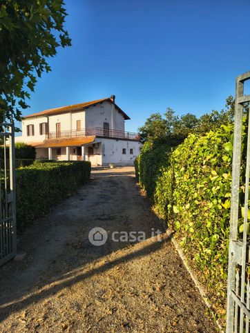 Casa bi/trifamiliare in residenziale in Strada Fogalone