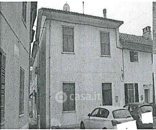 Casa indipendente in residenziale in Piazza della Chiesa 8