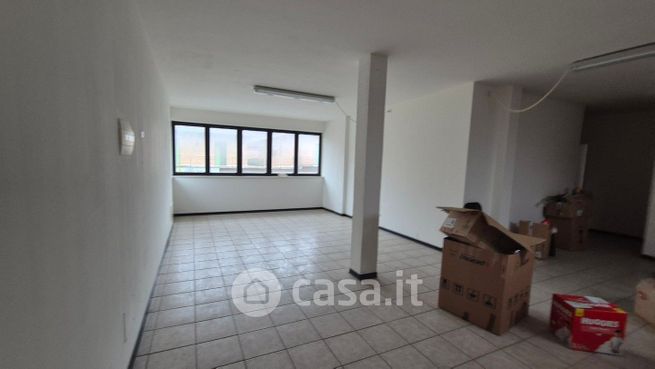 Ufficio in commerciale in Via Grossetana