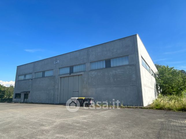 Capannone in commerciale in Strada Vallemme