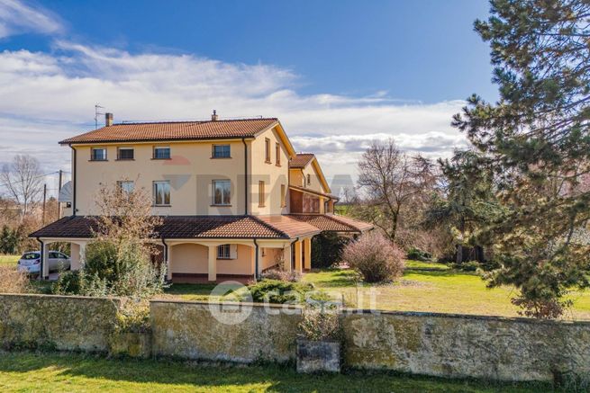 Villa in residenziale in Via Ghiarda 20