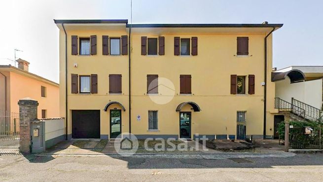 Ufficio in commerciale in Viale Erasmo Boschetti 11