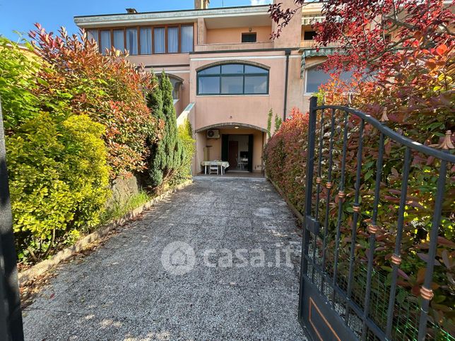 Villetta a schiera in residenziale in Via Dante Alighieri