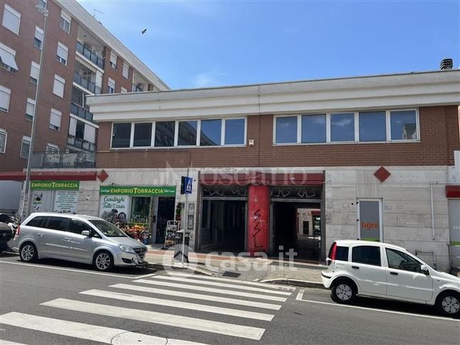 Ufficio in commerciale in Via Donato Menichella
