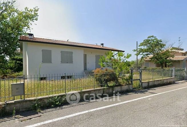 Villa in residenziale in Via Regia Antica