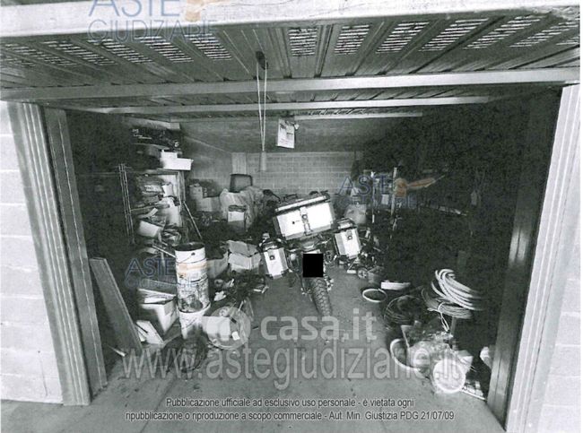 Box/posto auto in residenziale in Via XXV Aprile