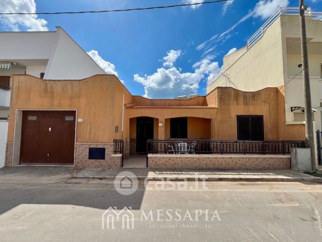 Casa indipendente in residenziale in Via Einaudi 64