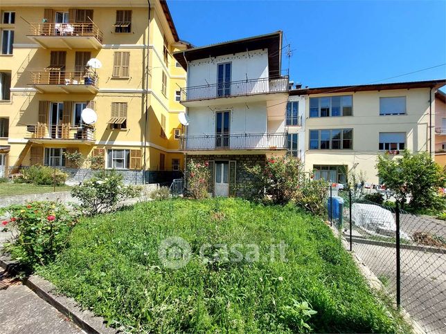 Casa indipendente in residenziale in Viale Cagna 6