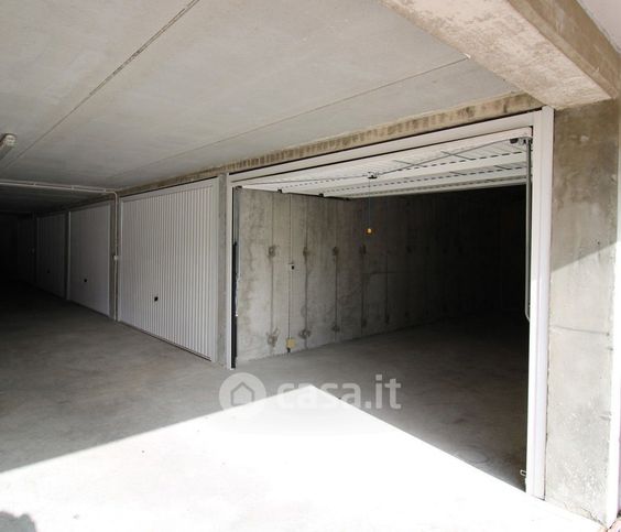 Box/posto auto in residenziale in Piazza Nuova 1 -13