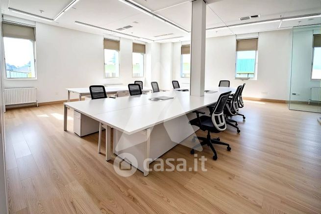 Capannone in commerciale in Viale del Lavoro 8
