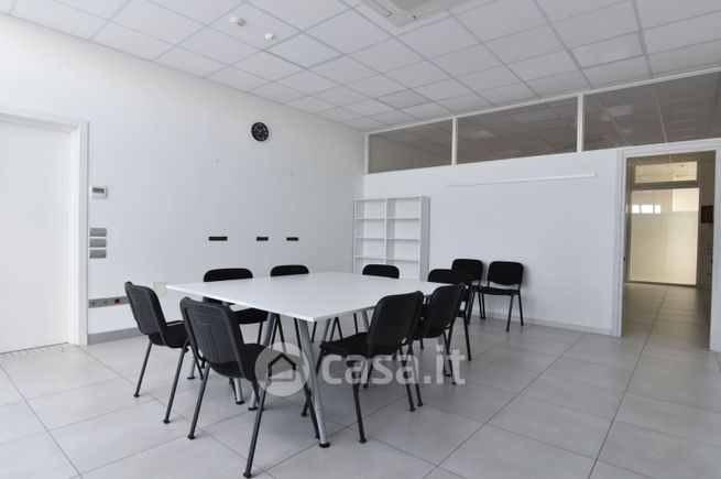 Ufficio in commerciale in Via Grande