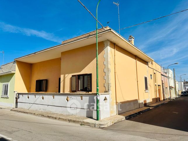 Casa indipendente in residenziale in Via Fratelli Bandiera