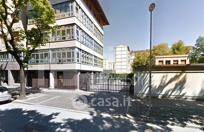 Box/posto auto in residenziale in Via Caterina Percoto 14