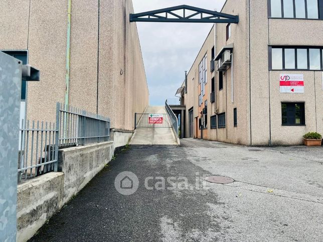 Capannone in commerciale in Via Ingegner Vincenzo Balduzzi 10