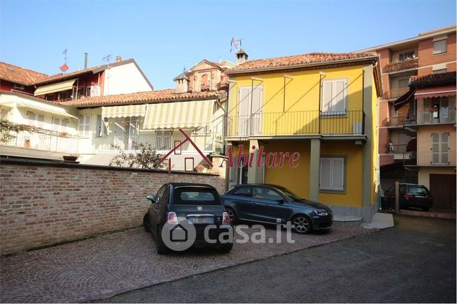 Casa bi/trifamiliare in residenziale in 