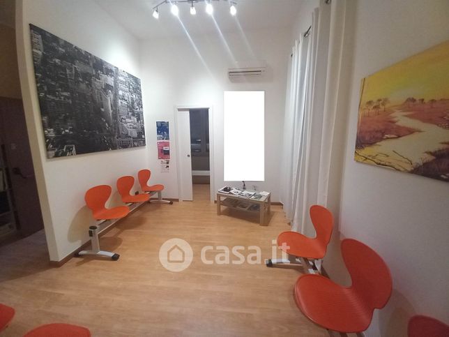 Ufficio in commerciale in Via Castellammare 27