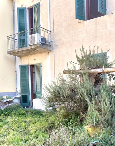 Casa indipendente in residenziale in 