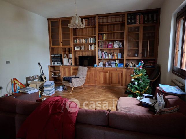Casa indipendente in residenziale in 